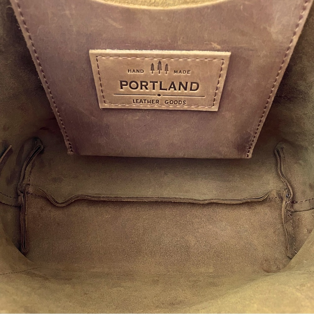 Portland Leather Goods Dakota Medium Crossbody Tote Bag w/ Free Gift - Picture 6 of 10